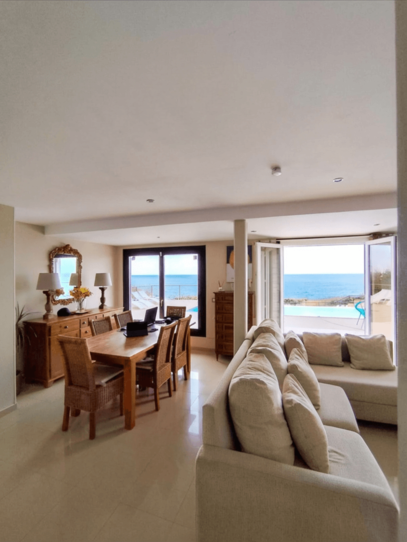 Espacio de trabajo y estar frente al mar con vistas abiertas